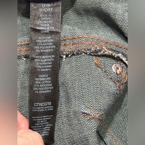 Chico’s | SO Lifting Straight Leg Dark Wash Blue Denim Jeans SZ 0.5 Short - Picture 14 of 16